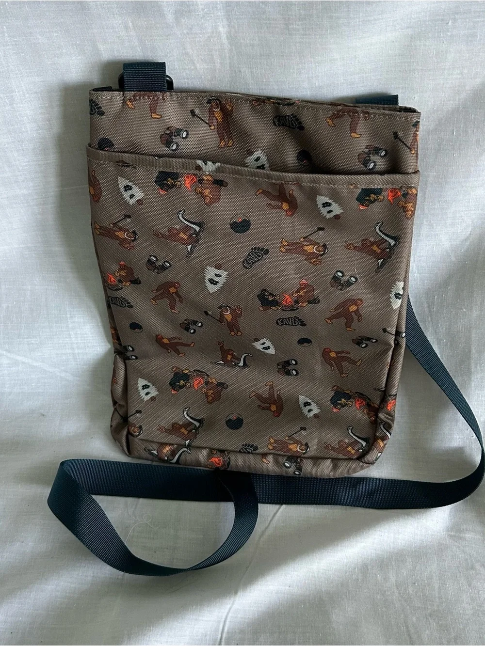 KAVU For Keeps Crossbody Bag Discontinued Sasquatch Print Pattern - Picture 2 of 6